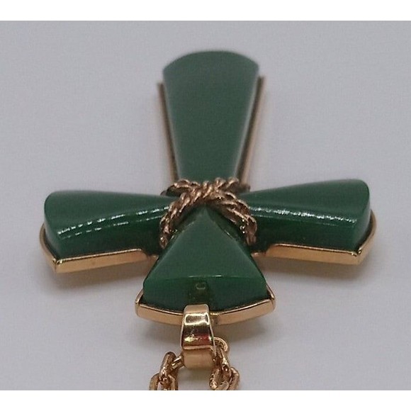 Avon Faux Jade Juliet Cross Pendant Gold Tone Necklace Vintage 1975 Signed - Picture 4 of 10